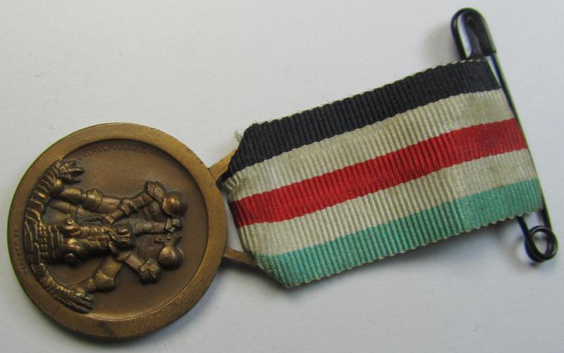 Superb, golden-bronze-coloured- (and I deem 'Buntmetall'-based-) example of a: 'Deutsch-Italienische Feldzugsmedaille' (or: German-Italian campaign medal) that comes mounted onto its (regular-sized) piece of original ribbon