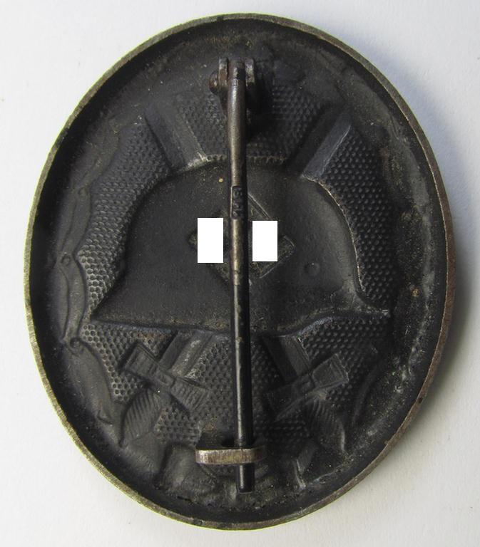 Attractive - and neatly maker- ie. '118'- marked! - example of a black-class wound-badge (or: 'Verwundeten-Abzeichen in Schwarz') being an example that was produced by the Austrian maker (ie. 'Hersteller') named: 'August Menze & Sohn'