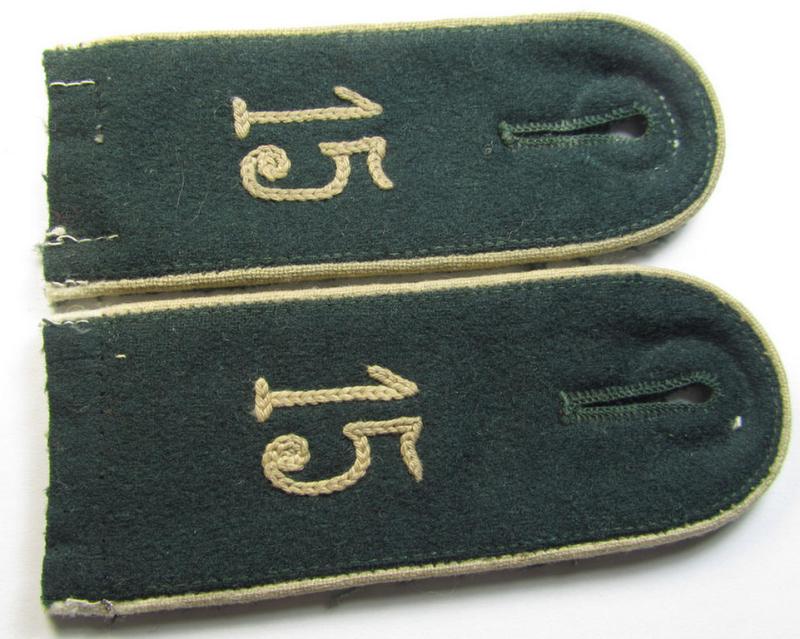 Attractive - and fully matching! - pair of WH (Heeres) early-war-period- (ie. 'M36'- (ie. 'M40'-) pattern and/or rounded-styled) neatly 'cyphered' EM-type shoulderstraps as was intended for a: 'Soldat des Infanterie-Regiments 15'