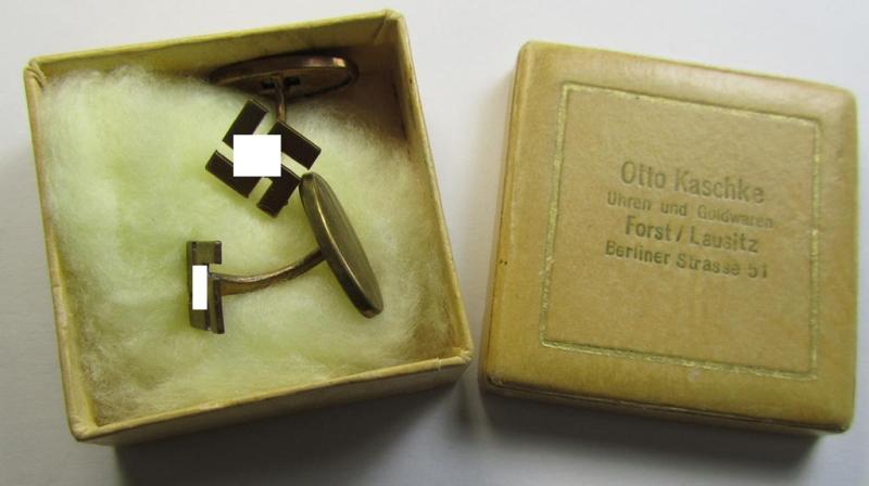 Unusually seen, pair of golden-toned patriotic so-called: 'Machetenknöpfe' (ie. cuff-links) being attractive examples that show a swastika surrounded by a golden-coloured rim (and that come stored in their period etui)