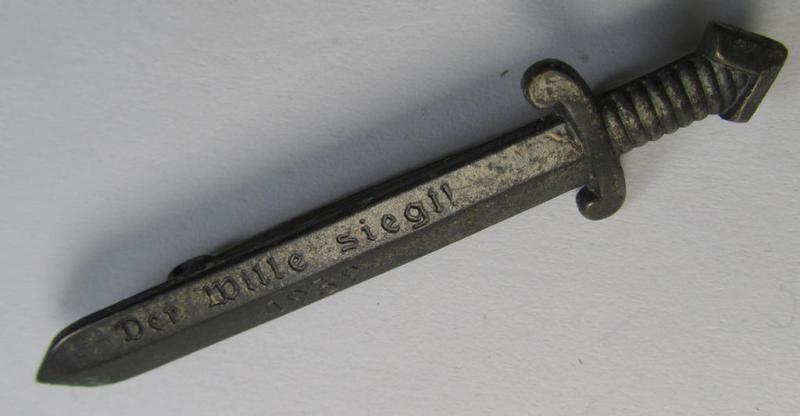 Commemorative, (I deem) WHW- (ie. 'Winterhilfswerke'-) related 'tinnie' being a non-maker marked example depicting a sword and showing the text: 'Der Wille Siegt! - 1939'