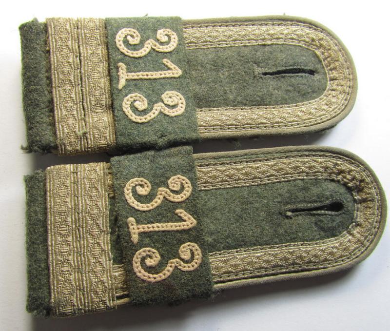 Attractive - and fully matching! - pair of early- (ie. mid-) war-period so-called: 'M40 o. M43'-pattern, WH (Heeres) NCO-type shoulderstraps that comes with its 'Übershube'-pair as intended for an: 'Uffz. u. Offz.-Anwärter des Inf.-Rgts. 313'