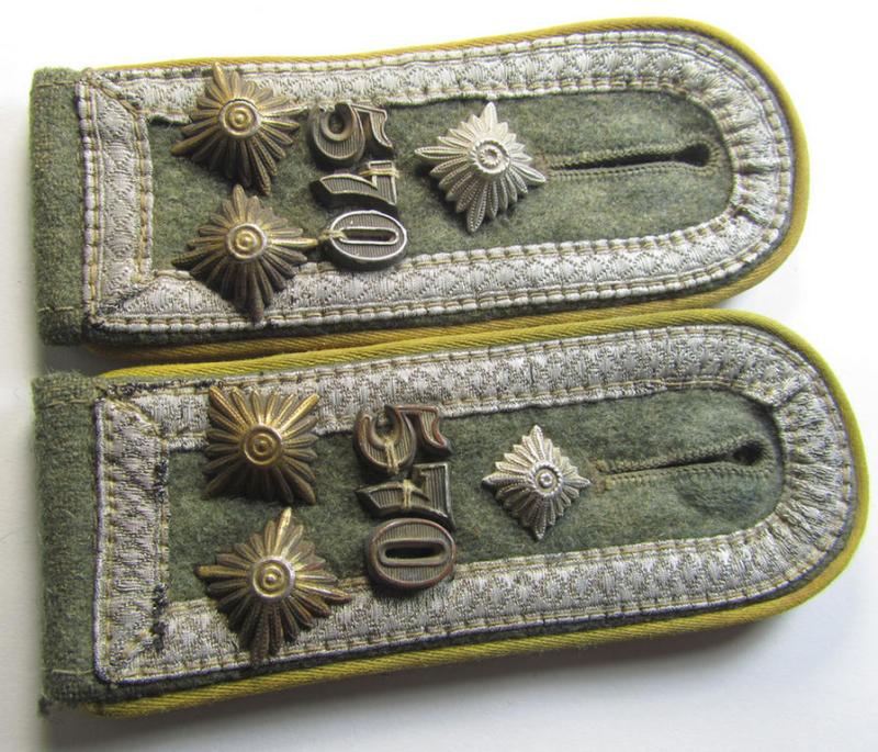 Superb - fully matching and scarcely found! - pair of WH (Heeres) mid-war-period- (ie. 'M43'-pattern-) NCO-type shoulderstraps as intended for a: 'Stabsfeldwebel o. Spiess des Heeresgruppen-Nachrichten-Regiments 570'