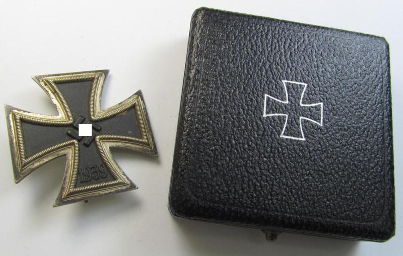 Superb, 'Eisernes Kreuz I. Klasse' (or: Iron Cross first class) being a neatly maker- (ie. 'L/11'-) marked example as was produced by the maker: 'Wilh. Deumer' and that comes in its original (non-maker-marked) generic-styled etui as issued