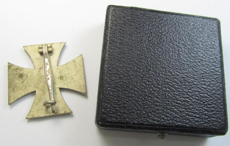 Superb, 'Eisernes Kreuz I. Klasse' (or: Iron Cross first class) being a neatly maker- (ie. 'L/11'-) marked example as was produced by the maker: 'Wilh. Deumer' and that comes in its original (non-maker-marked) generic-styled etui as issued