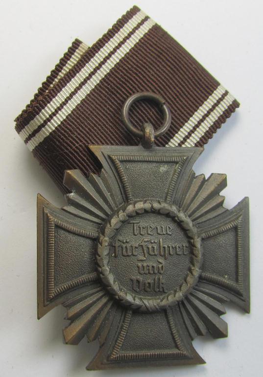 Attractive, 'N.S.D.A.P. D.A. in Bronze' (ie. '3. Stufe für 10 Jahre t. D.') being a non-maker-marked- (and 'regular-weight') example that comes with its period ribbon as stored in its (rarely seen!) two-pieced (and 'RzM M1/102'-marked!) etui