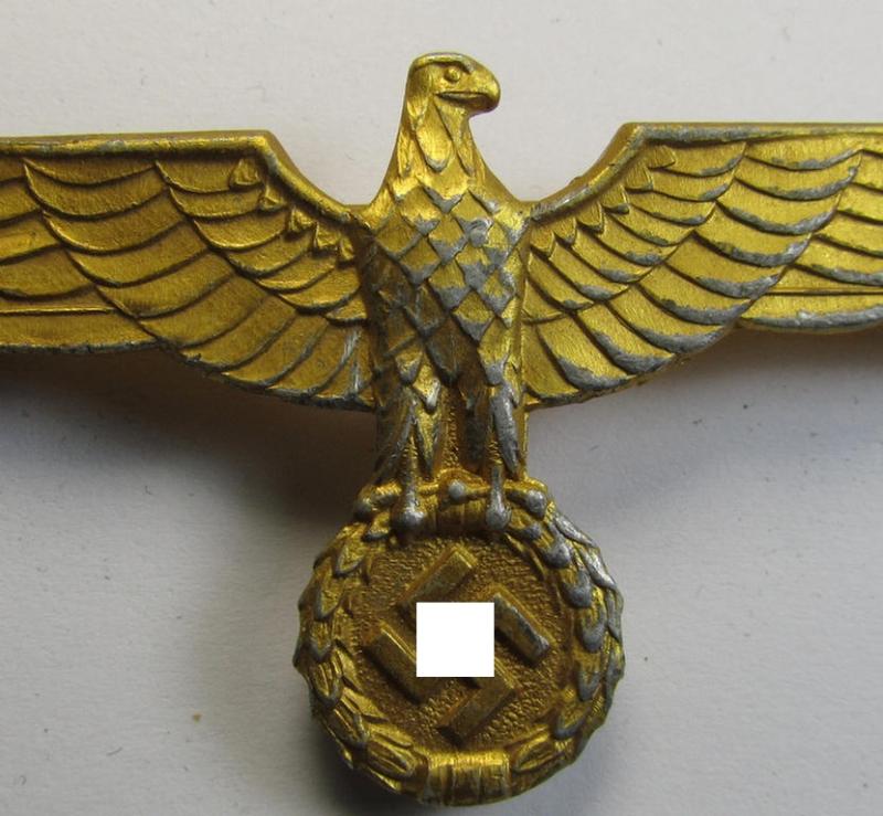 Attractive, WH (KM o. Heeres) bright-golden-toned, light-weight- (ie. aluminium-) based breast-eagle ('Brustadler') as was specifically intended for usage on the white-coloured, naval summer-tunics (ie. 'WH-KM Sommerblusen')