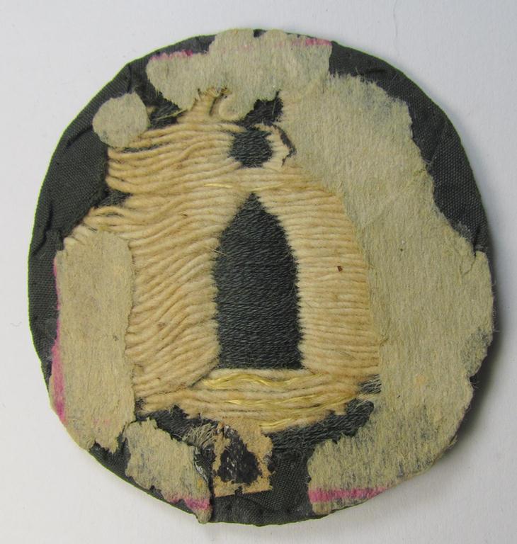 Neat - moderately used- and/or worn! - example of a WH (Heeres) 'Richtabzeichen für Artillerie-Richtkannoniere' (or: artillery gun-layers patch) as executed in neat 'BeVo-weave'-pattern (and that comes in a carefully tunic-removed condition)