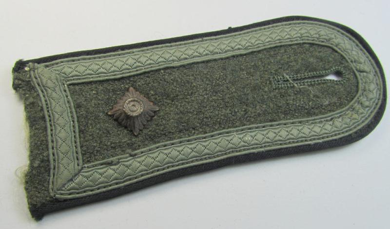 Single, later-war-period, so-called: 'M44'-pattern, simplified WH (Heeres) NCO-type shoulderstrap as piped in the black-coloured branchcolour as was intended for usage by a: 'Feldwebel der Pionier-Truppen'