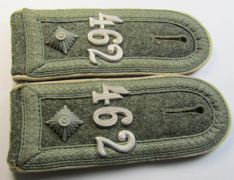 Superb - and fully matching! - pair of neatly 'cyphered', WH (Heeres) 'M41/M43'-pattern shoulderstraps as was intended for usage by a: 'Feldwebel des Infanterie-Rgts. 462' and that comes as recently found