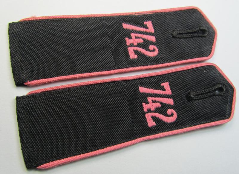 Hardly worn - and fully matching! - pair of bright-pink-piped so-called: 'Motor-HJ'-shoulderstraps as was intended for a: 'Hitlerjunge' who served within the 'Bann 742' (742 = 'Bann Rappoltsweiler' situated in the 'Gebiet Süd Baden')