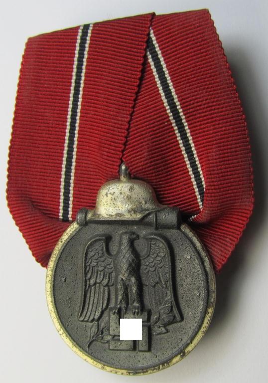 Attractive - and truly unusually seen! - so-called: 'Einzelspange' showing a: 'Winterschlacht im Osten 1941-42' (or: Eastern Front medal) being a detailed- and/or typical, zinc- ie. 'Feinzink'-based specimen