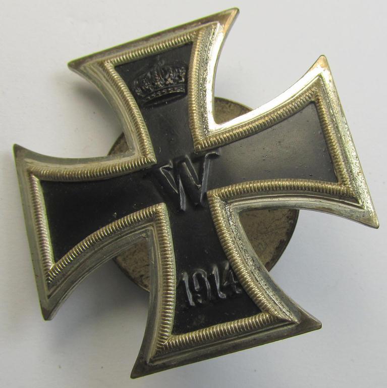 Superb, WWI-period Iron Cross 1st class (or: 'Eisernes Kreuz 1. Klasse') being a nicely preserved- (albeit non-maker-marked) example that comes mounted on its typical 'Schraubscheibe' as was presumably produced by the: 'Wilh. Deumer'-company