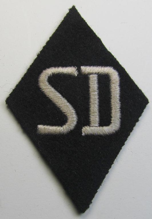 Superb, 'SS/SD'-related sleeve-diamond (ie.: 'Ärmelraute für Mannschaften u. Unteroffiziere im SD o. Sicherheitsdienst') being a very detailed- and machine-embroidered example that shows its period-attached 'RzM'-etiket