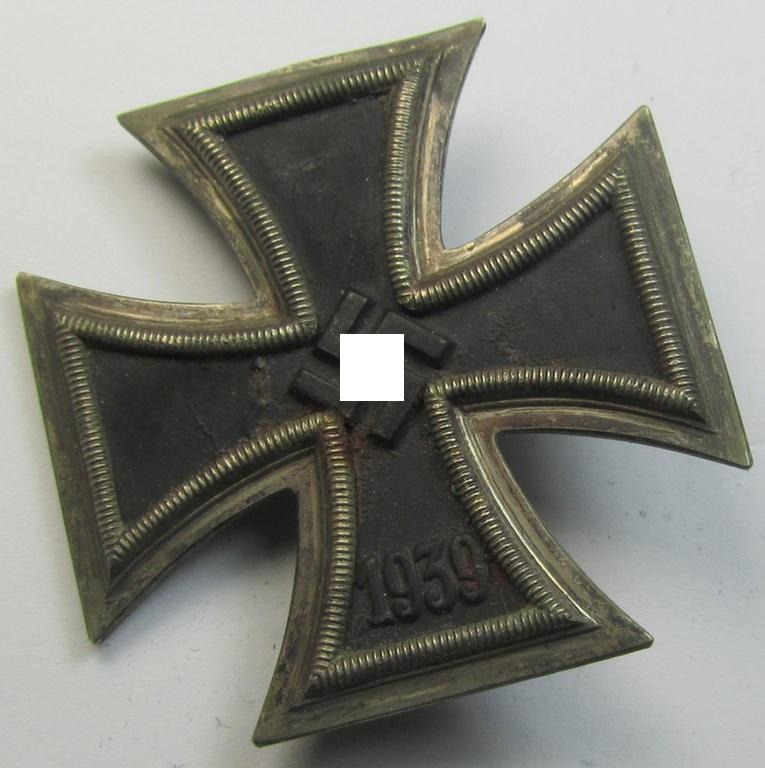 Unusual and somewhat crudely 'field-made' 'Eisernes Kreuz 1. Klasse' (or: Iron Cross 1st class) and that comes as issued and most certainly worn, condition
