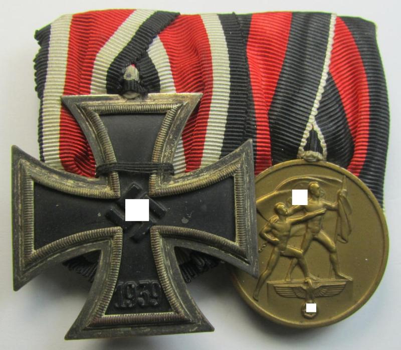 Superb, 2-pieced medal-bar (ie. 'Spange') showing resp. an: 'EK II. Klasse' and a Czech 'Anschluss'- (ie. occupation-) medal: '1. Oktober 1938' that both come period-mounted as a (non-detachable) 'Doppelspange'