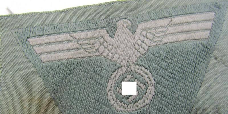WH (Heeres) so-called: 'M43-pattern') cap-eagle/cocarde (ie. cap-trapezoid) as was specifically produced for usage on the so-called: 'M-43'-model field-caps (ie. 'Einheitsfeldmützen')