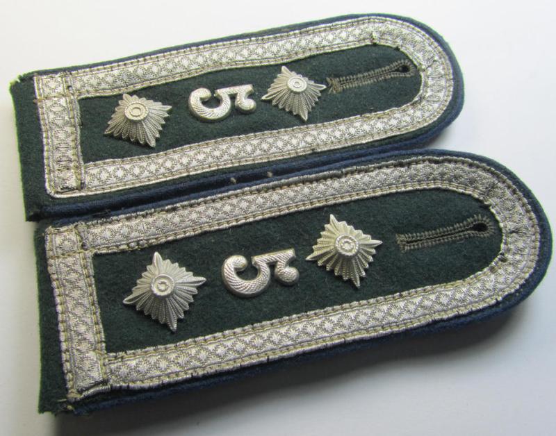Attractive - and fully matching! - pair of WH (Heeres), early-war period- (ie. 'M36/M40'-pattern, rounded-styled and 'cyphered') NCO-type shoulderstraps for an: 'Oberfeldwebel der Sanitäts-Abteilungs des 5. Inf.-Div.'