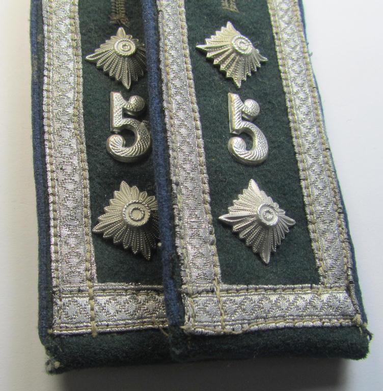 Attractive - and fully matching! - pair of WH (Heeres), early-war period- (ie. 'M36/M40'-pattern, rounded-styled and 'cyphered') NCO-type shoulderstraps for an: 'Oberfeldwebel der Sanitäts-Abteilungs des 5. Inf.-Div.'