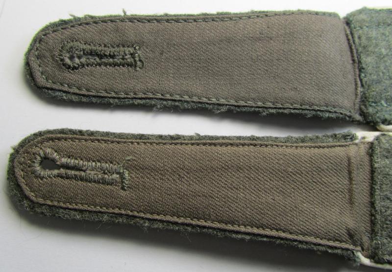 Attractive - albeit minimally mis-matched - pair of WH (Heeres) NCO-type (ie. 'M40-/M43'-pattern) shoulderstraps as piped in the white- (ie. 'weisser'-) coloured branchcolour as was intended for usage by an: 'Unteroffizer eines Infanterie-Regiments'