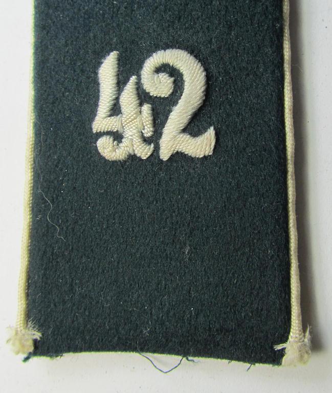 Single - and actually not that often seen! - WH (Heeres) EM-type (ie. 'M36-/M40'-pattern- and/or: 'rounded styled-') neatly 'cyphered' shoulderstrap as was intended for usage by a: 'Soldat des Infanterie-Regiments 42'