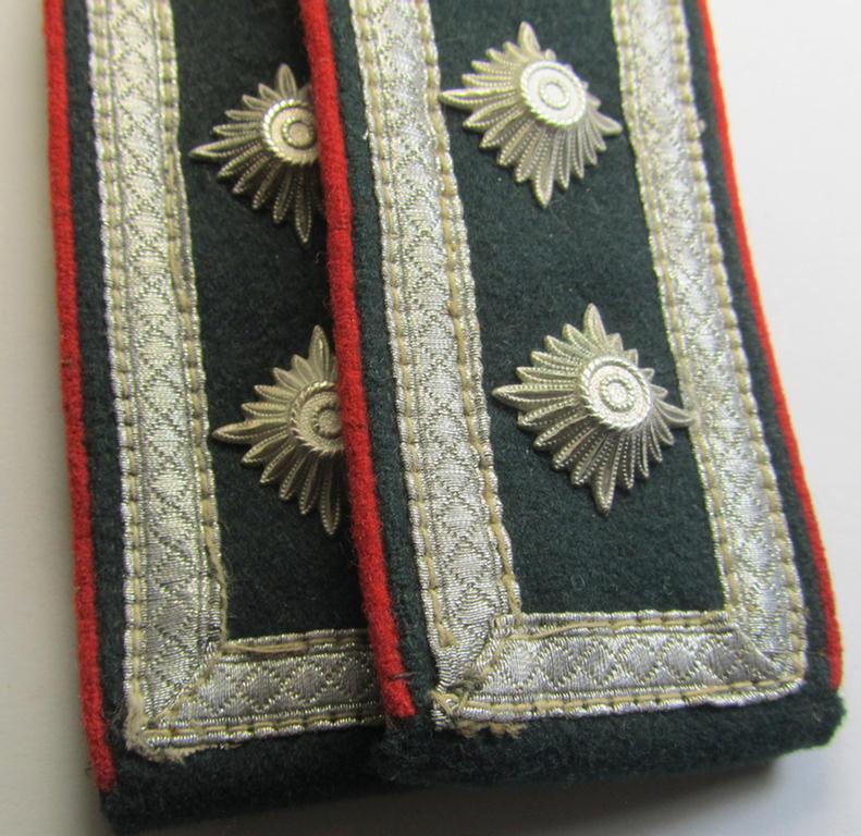 Attractive - and fully matching! - pair of WH (Heeres) early-war-period- (ie. 'M36'- ie. 'M40'-pattern, 'standard-issued'- and/or rounded-styled) NCO-type shoulderstraps as was intended for an: 'Oberwachtmeister eines (Sturm)Art.-Abts. o. Rgts.'