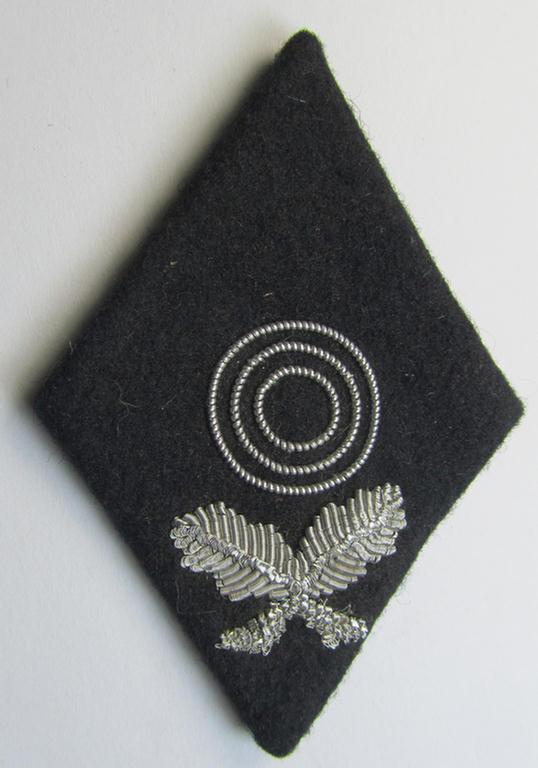 Superb - and fairly scarcely encountered! - hand-embroidered, 'Allgemeine-SS'-sleeve-diamond (ie.: 'Ärmelraute') as was specifically intended for a marksman of the first-class (ie. 'SS-Schützenabzeichen der I. Schiessklasse')