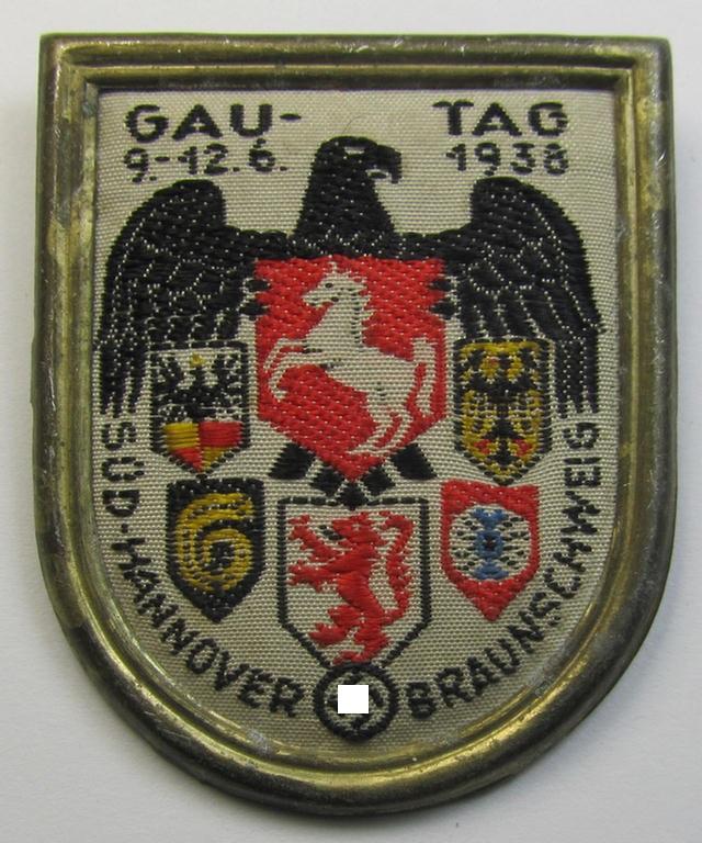 Commemorative - tin- (ie. linnen-) based-, 'N.S.D.A.P.'- related 'tinnie', being a non-maker-marked example depicting a 'Reichsadler'-symbol with swastika and text that reads: 'Gautag - Süd-Hannover - Braunschweig - 9.-12.6.1938'