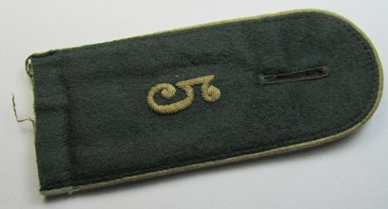 Single - and actually not that often seen! - WH (Heeres) EM-type (ie. 'M36-/M40'-pattern- and/or: 'rounded styled-') neatly 'cyphered' shoulderstrap as was intended for usage by a: 'Soldat des Infanterie-Regiments 5'