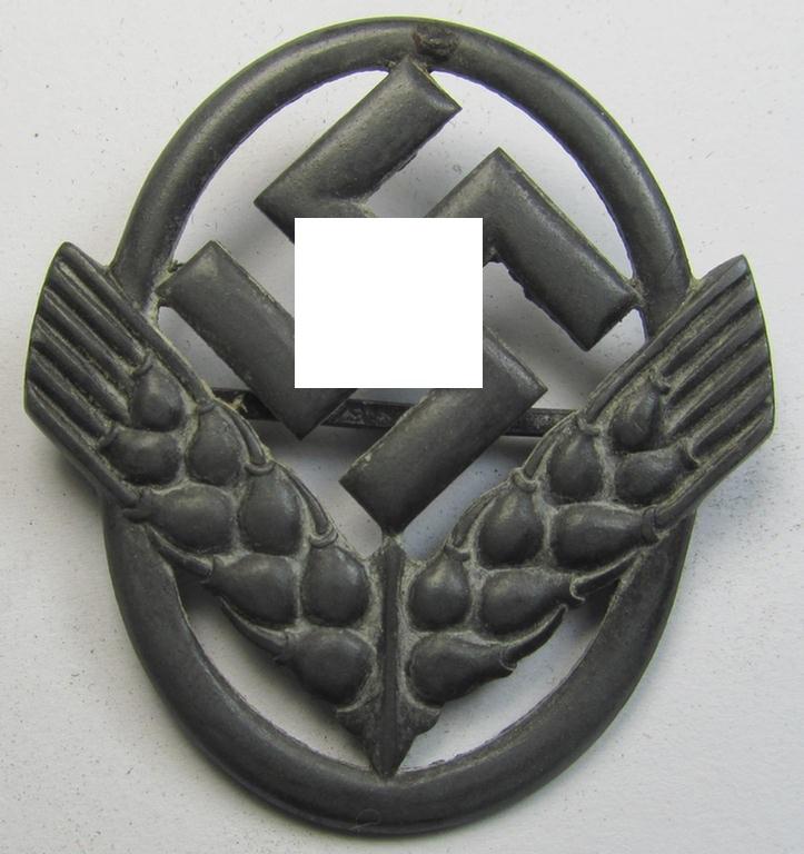 Attractive - and scarcely encountered! - greyish-silver-toned - and I deem zinc- (ie. Feinzink-) based cap-badge (ie. 'Hutabzeichen') as was intended for usage by a female member within the: 'Reichsarbeitsdienst der weiblichen Jugend' (or RADwJ)