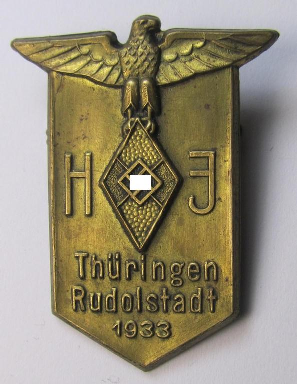 Attractive - and scarcely encountered! - HJ o. DJ- (ie.'Hitlerjugend o. Deutsches Jungvolk') related 'tinnie' being a non-maker-marked example as executed in golden-bronze-toned 'pot-metal' and showing the text: 'HJ - Thüringen - Rudolstadt 1933'