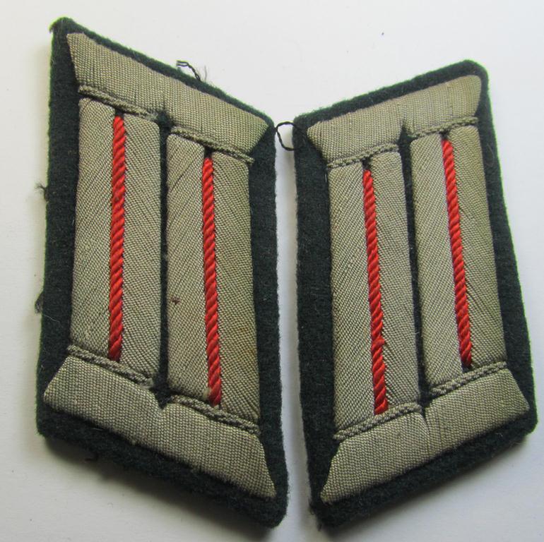 Moderately used - and fully matching! - pair of WH (Heeres) officers'-type collar-tabs, as was piped in the bright-red-coloured branchcolour as was intended for usage by an: 'Offizier der (Sturm)Artillerie-Truppen'