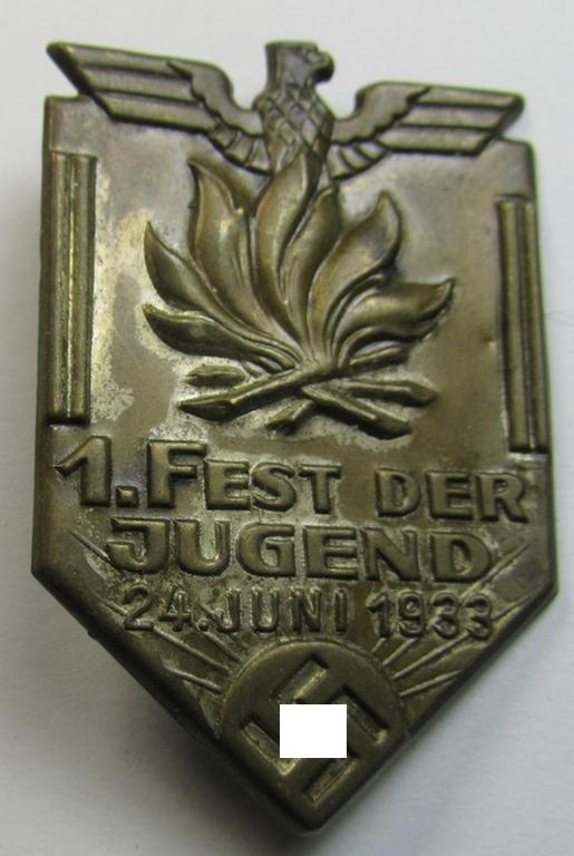 Attractive - and scarcely encountered! - HJ o. DJ- (ie.'Hitlerjugend o. Deutsches Jungvolk') related 'tinnie' being a non-maker-marked example as executed in silverish-toned metal and showing the text: '1. Fest der Jugend - 24 Juni 1933'