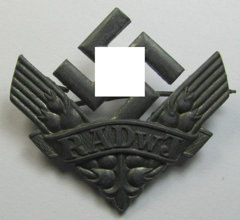 Lapel-pin (ie. 'brooch' or: 'Brosche') as was intended for a female member serving within the: 'Reichsarbeitsdienst der weiblichen Jugend' (or RADwJ) being a so-called: 'Brosche für Kriegshilfsdienst'