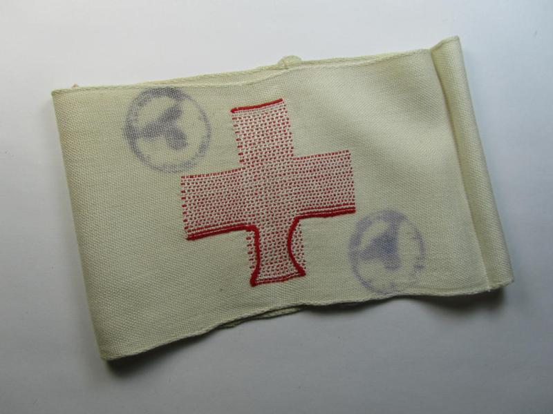 Attractive, WH (Heeres) related-, linnen-based- and/or neatly 'machine-embroidered', beige-white-coloured DRK- (ie. 'Deutsches Rotes Kreuz'-) armband (ie. 'Armbinde') as was intended for a staff-member serving as a medical orderly