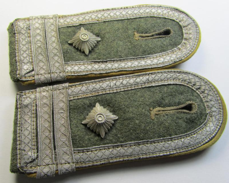 Fully matching - and scarcely seen! - pair of WH (Heeres) NCO-type (ie. 'M40-/M43'-pattern) shoulderstraps as was intended for usage by a: 'Feldwebel u. Offiziers-Anwärter eines Heeres Nachrichten-Abteilungs'