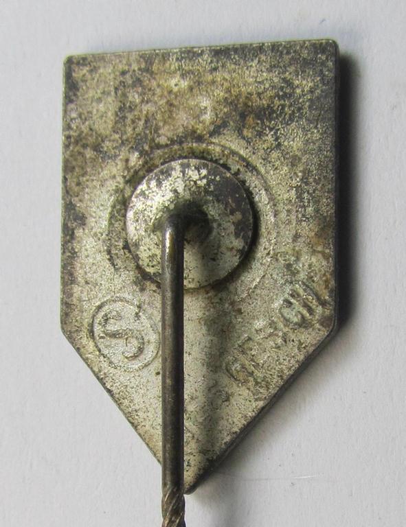 Neatly enamelled, TR-period membership-badge (ie. 'Mitgliedsabzeichen des Reichskolonialbundes o. R.K.B.') being a clearly maker- (ie. 'S'-) marked- and/or: 22-mm.-sized example that shows a: 'Ges.Gesch.'-patent-pending-designation