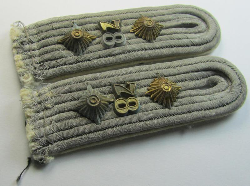 Attractive - and fully matching! - pair of WH (Heeres) 'cyphered' officers'-type shoulderboards as piped in the white- (ie. 'weisser'-) coloured branchcolour as was intended for a: 'Hauptmann des Infanterie-Regiments 78'