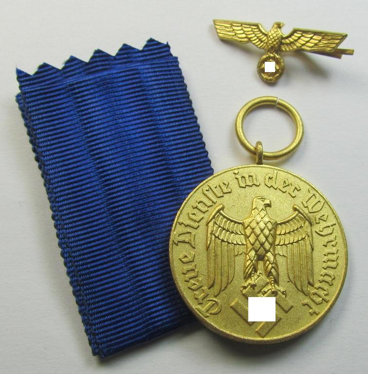 Superb, bright-golden-toned, WH (Heeres o. KM) 'WH-DA der 3. Stufe' (for 12 years of service) that came together with its (non-confectioned- ie. 'virtually mint') ribbon (ie. 'Bandabschnitt') and detailed (golden-toned) eagle-device