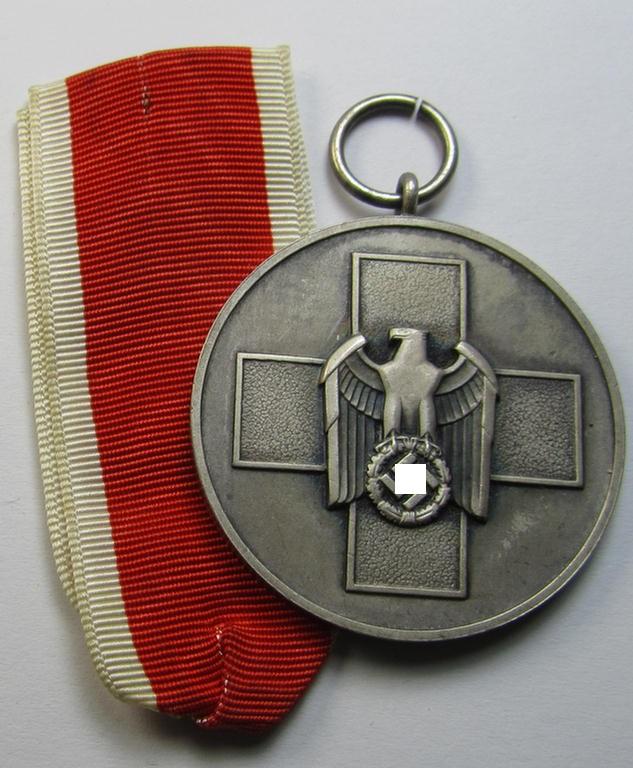Attractive, bright-silver-toned (and I deem 'Buntmetall'-based!) 'Deutsche Volkspflege'- (ie. civil-service) medal being a non-maker-marked example that came together with its (confectioned- and somewhat shortened) ribbon (ie. 'Bandabschnitt')