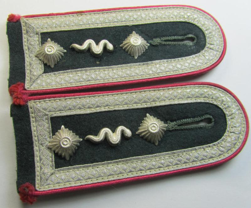 Attractive - and fully matching! - pair of WH (Heeres), early-war-period- (ie. 'M36'- ie. 'M40'-pattern, 'tailor-made') NCO-type shoulderstraps as was intended for usage by an: 'Oberfeldwebel der Veterinär-Truppen'