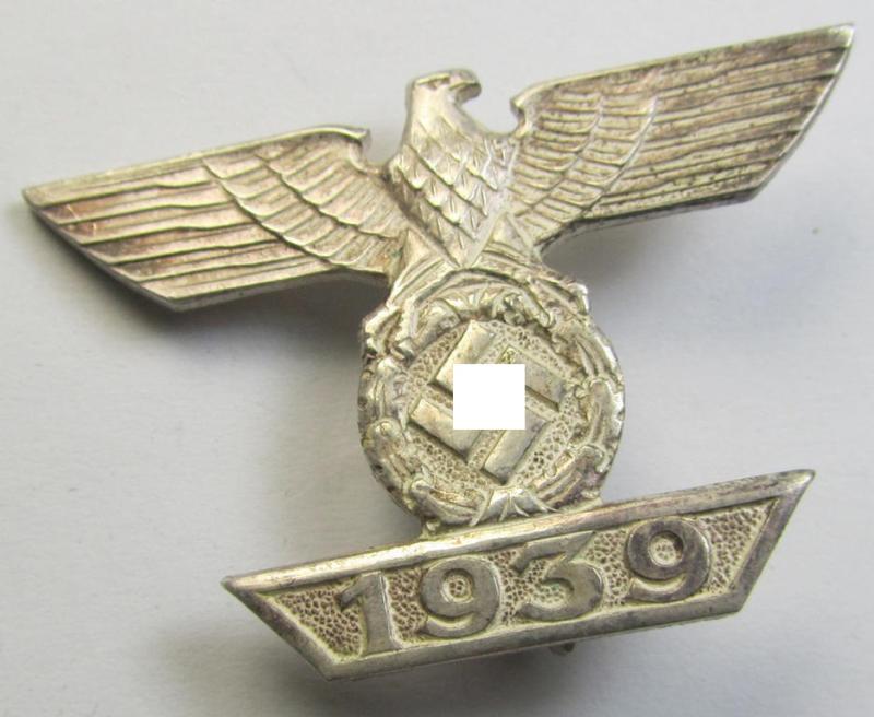 Attractive - and rarely seen! - example of a: 'Wiederholungsspange zum EK I. Klasse' (or: bar to the WWI IC first-class) as was produced by the maker (ie. 'Hersteller'): 'B.H. Mayer's Kunstprägeanstalt'