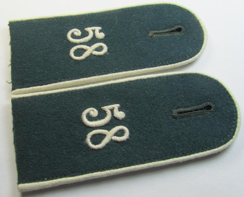 Superb - fully matching and actually not that often seen! - WH (Heeres) EM-type (ie. 'M36-/M40'-pattern- and 'rounded styled-') 'cyphered' shoulderstrap-pair as was intended for usage by a: 'Soldat des Infanterie-Regiments 58'