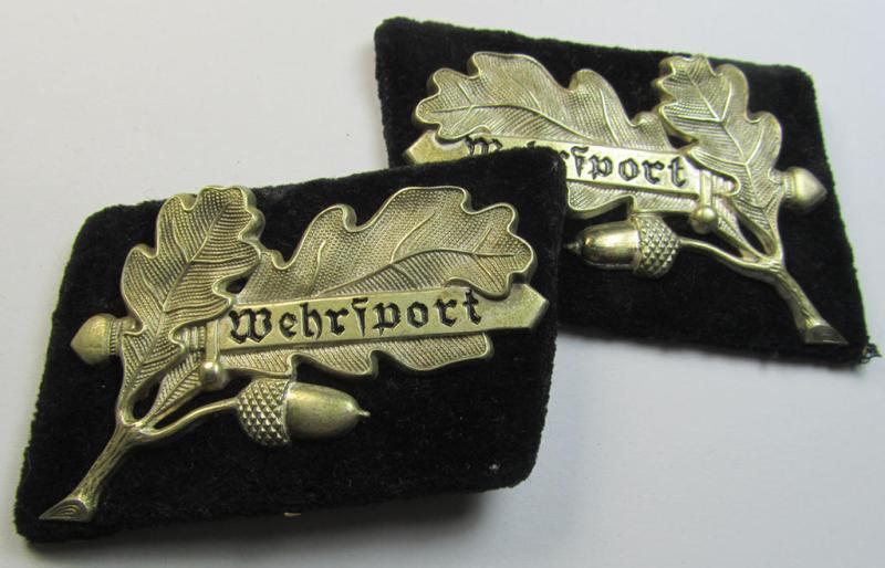 Attractive - and matching! - pair of: 'Stahlhelmbund'- (ie. 'Der Stahlhelm' o. Bund der Frontsoldaten (Sta)') collar-patches showing the silver-toned- (and 'Buntmetall'-based) 'Wehrsport'-devices (ie. 'Kragenspiegel-Auflagen') period-attached