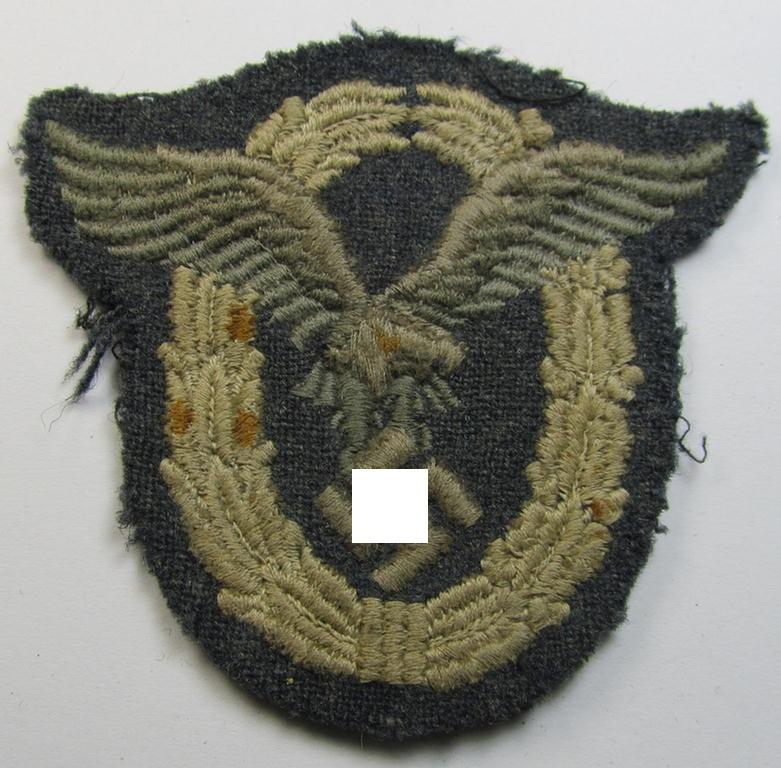Attractive, WH (Luftwaffe) 'Flugzeugführerabzeichen in Stoff' being a 'standard-issued'- ie. 'non-padded'-version that is neatly executed in multi-coloured linnen-based thread and that comes in a moderately used- and tunic-removed condition