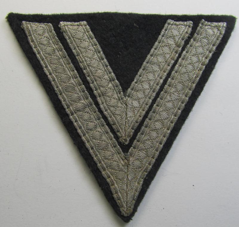 Attractive - and just moderately used! - Waffen-SS- (ie. Heeres Panzer-) type 'Armwinkel' (or: rank-chevron) as executed on black-coloured wool as was intended for an: 'SS-Rottenführer' (ie. 'Obergefreiter')