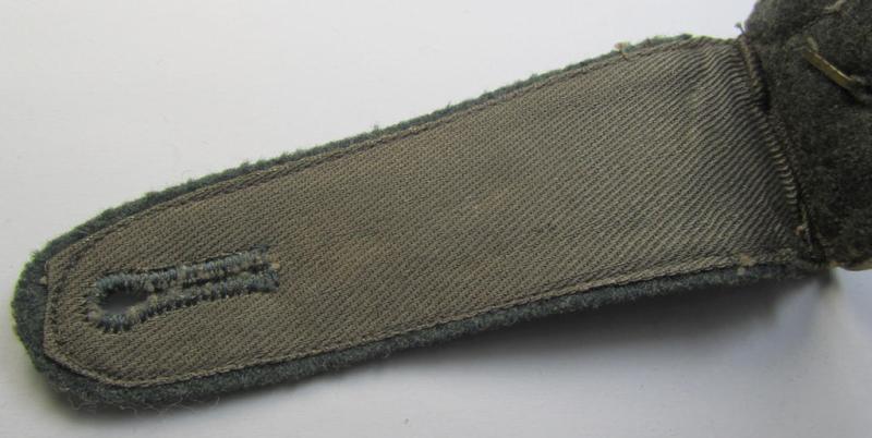 Single - but nevertheless scarcely seen! - WH (Heeres) early- ie. mid-war-period- (ie. 'M40/M43'-pattern) 'cyphered', NCO-type shoulderstrap as was intended for an: 'Oberfeldwebel eines Infanterie-Rgts. der “Grossdeutschland”-Division'