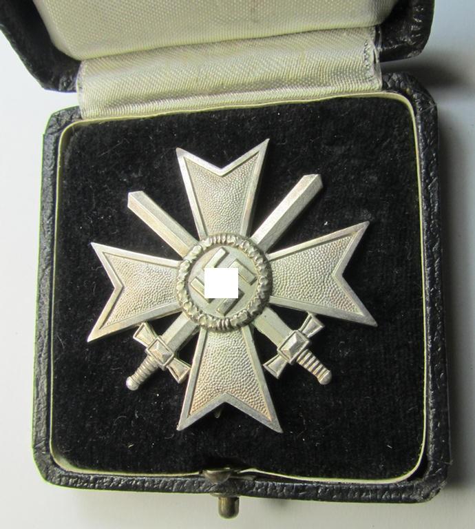 Superb - and luxuriously-styled! - 'Kriegsverdienstkreuz 1. Klasse mit Schw.' being an attractive and maker- ie. '43'-marked specimen that is executed in typical, silverish-coloured metal (ie. 'Buntmetall') and that comes stored in its period etui