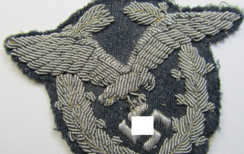 Superb - and truly very detailed! - hand-embroidered example of a WH (Luftwaffe) so-called: 'Flugzeugführer-Abzeichen' (or: LW-pilots'-badge) that comes in an overall wonderful and untouched, condition
