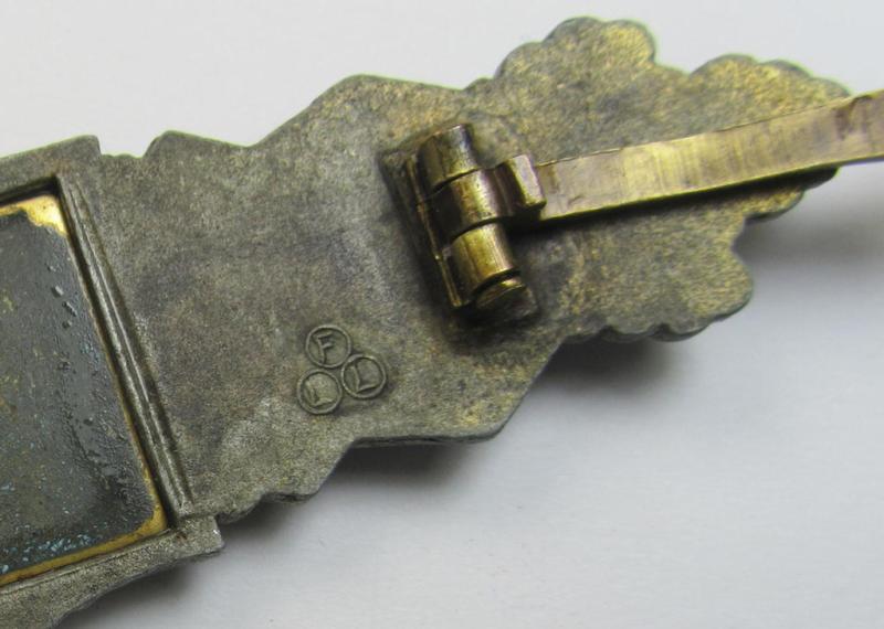 Attractive, 'Nahkampfspange in Bronze' (or: bronze-class close-combat clasp ie. CCC) being a maker- (ie. 'FLL'-) marked, so-called: '2nd pattern'-specimen as was produced by the maker- (ie. 'Hersteller') 'Friedrich Linden'